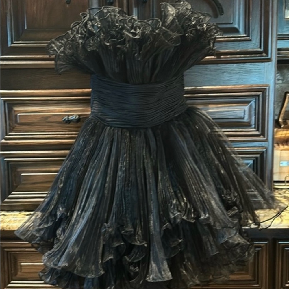 Elegant Black Strapless Ruffled Dress